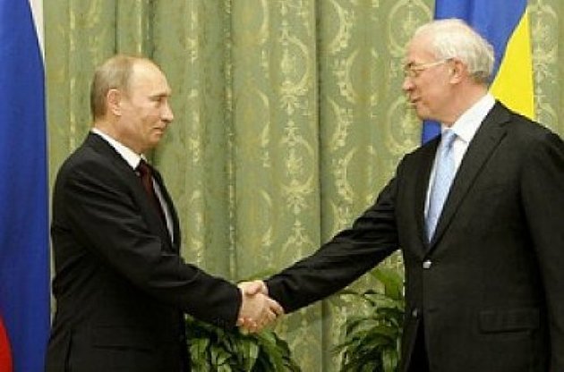Путін нагородив Азарова орденом за «покращення життя людей»