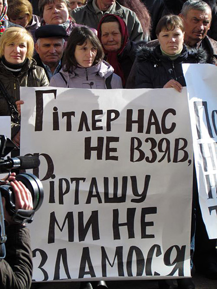 Они не хотят, чтобы в их огородах копали титановую руду Они не хотят, чтобы в их огородах копали титановую руду