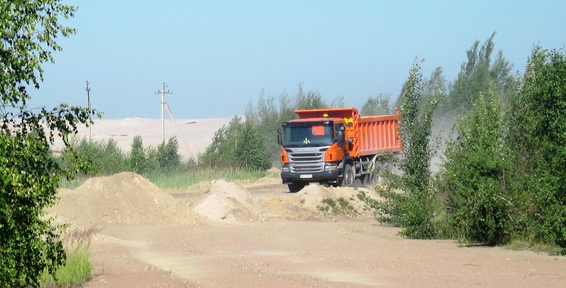 …А окрестности комбината напоминают лунный пейзаж …А окрестности комбината напоминают лунный пейзаж