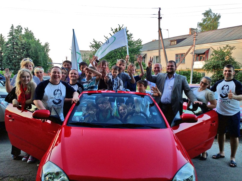 Денис Пушилин – крайний справа