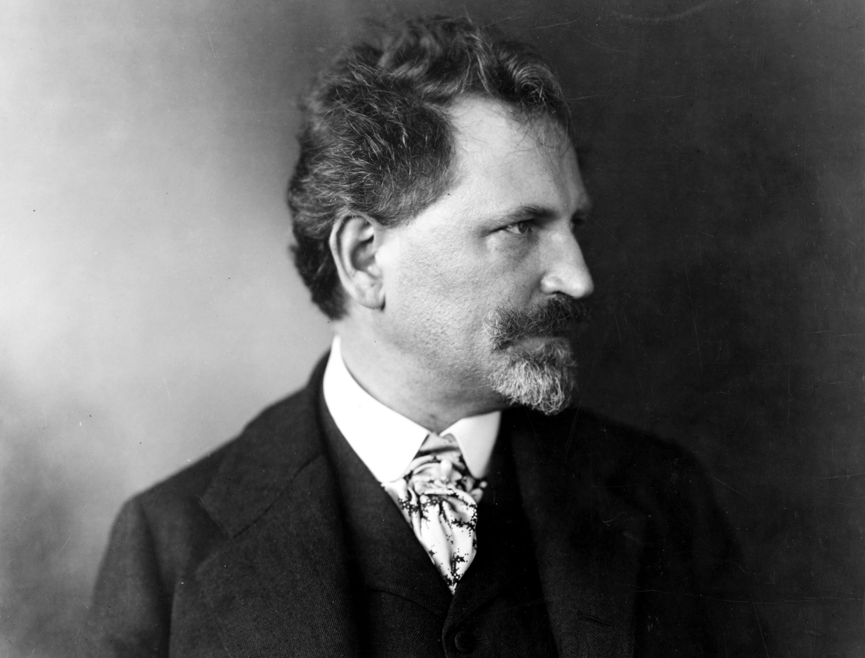 Альфонс Муха. Фото початку XX ст. Альфонс Муха. Фото початку XX ст.