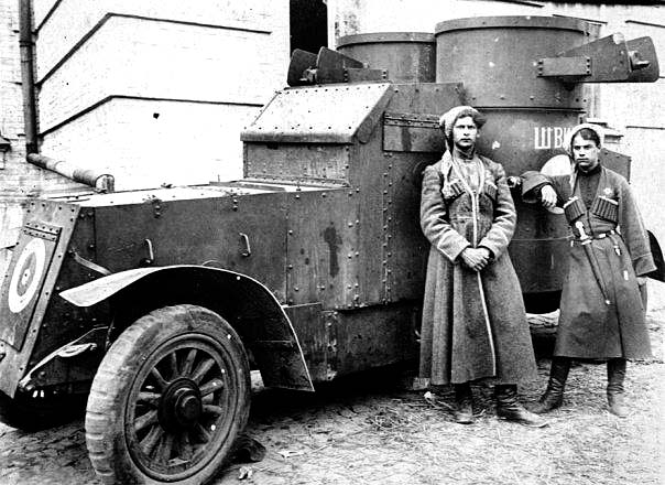 Воїни бронедивізіону УЦР