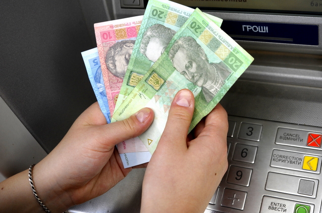 Снять валюту с карточки больше не получится - НБУ ввел запрет сроком на 3 месяца