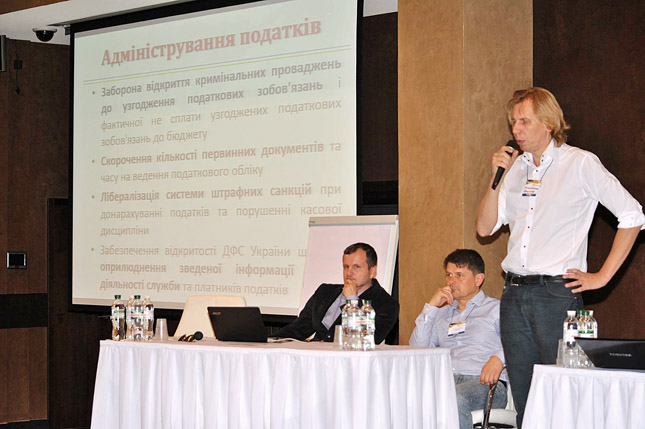 Влада, як і рік тому, ігнорує експертне обговорення податкової реформи