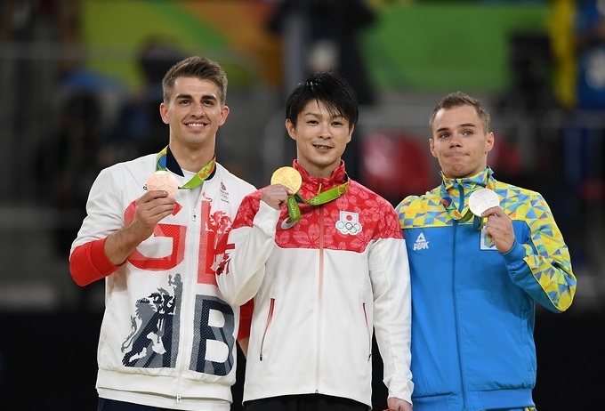 Олег Верняєв (праворуч) Олег Верняєв (праворуч)