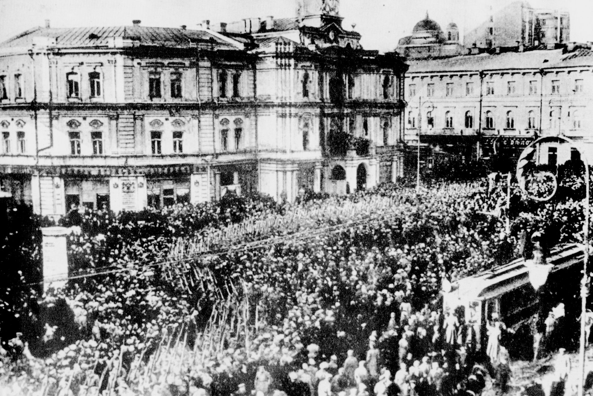 Центральная рада это. Рада в Киеве 1917. Центральная рада Украины 1917 руководители. Демонстрации в Киеве 1917. Центральная рада в Киеве 1917 заседание.