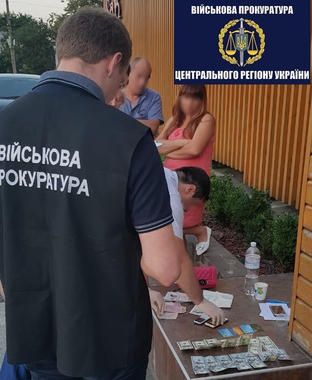 Подозреваемую в вымогательстве задержали с поличным Подозреваемую в вымогательстве задержали с поличным