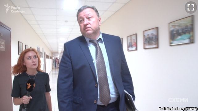 Сам Шемчук на вопросы отвечать отказался и обвинил журналистов в провокации