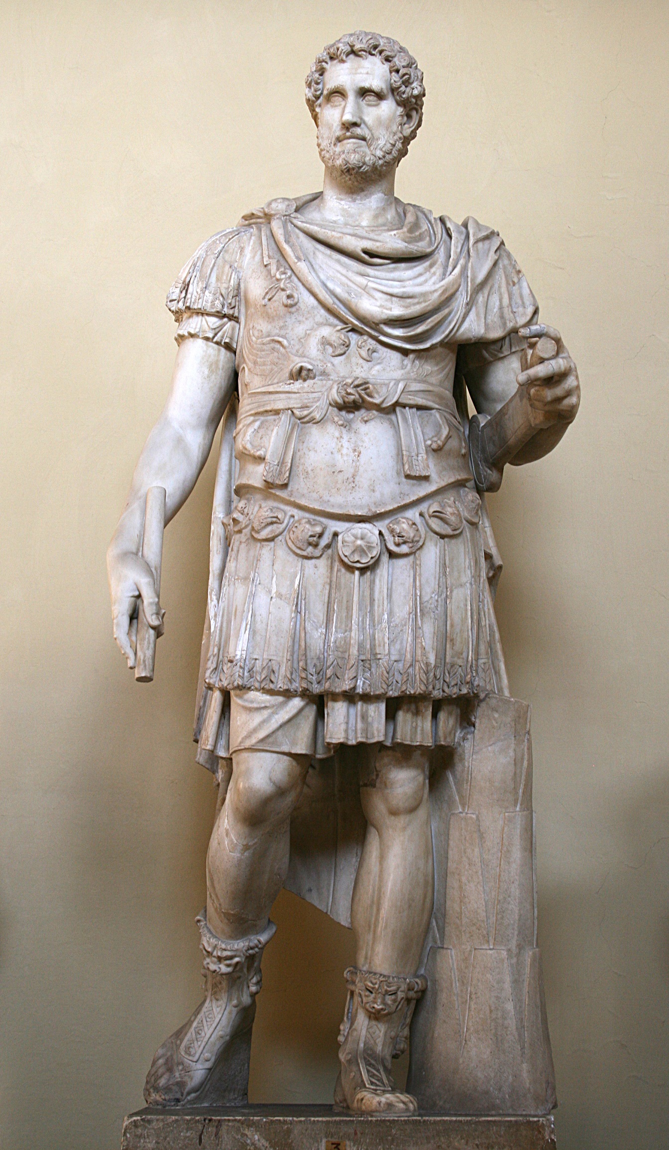 Статуя Антонина Пия. Музей Кьярамонти в Ватикане