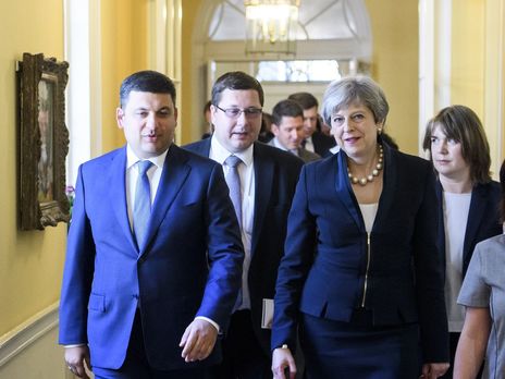 Станіслав Єжов (у центрі) під час зустрічі Володимира Гройсмана і Терези Мей в Лондоні Станіслав Єжов (у центрі) під час зустрічі Володимира Гройсмана і Терези Мей в Лондоні