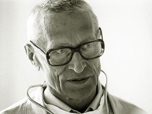 Академік Микола Амосов Академік Микола Амосов