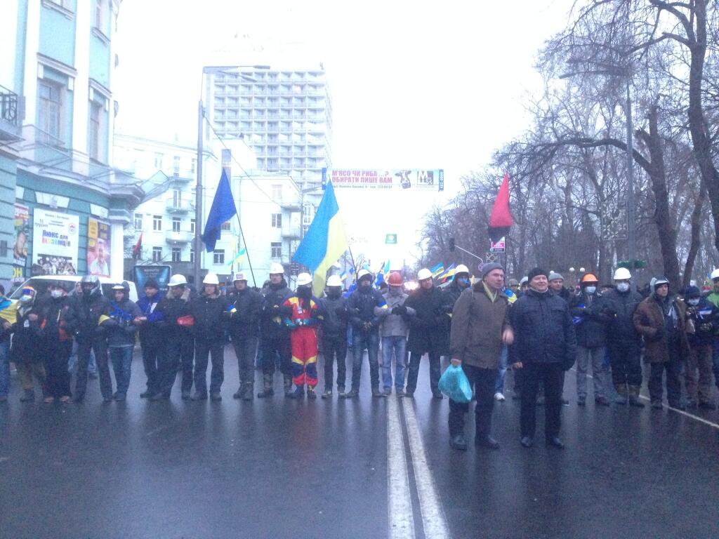 Самая восточная точка Евромайдана - начало улицы Грушевского, в 200 м от станции метро Арсенальная Самая восточная точка Евромайдана - начало улицы Грушевского, в 200 м от станции метро Арсенальная