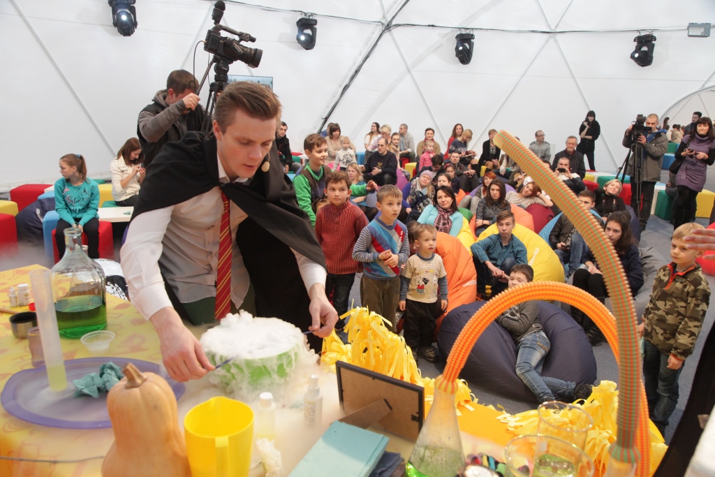 Науково-розважальне шоу «Одна година в Гогвортсі» Науково-розважальне шоу «Одна година в Гогвортсі»