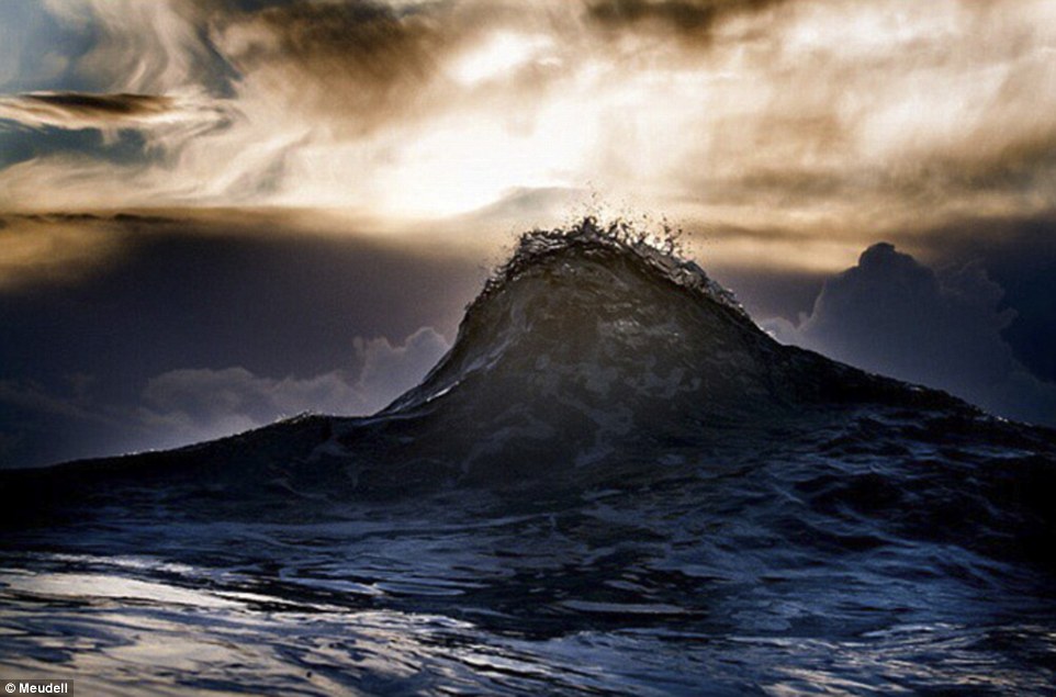 Lloyd Meudell. Волны горы. Волны как горы. Impressive photograph of the Ocean.