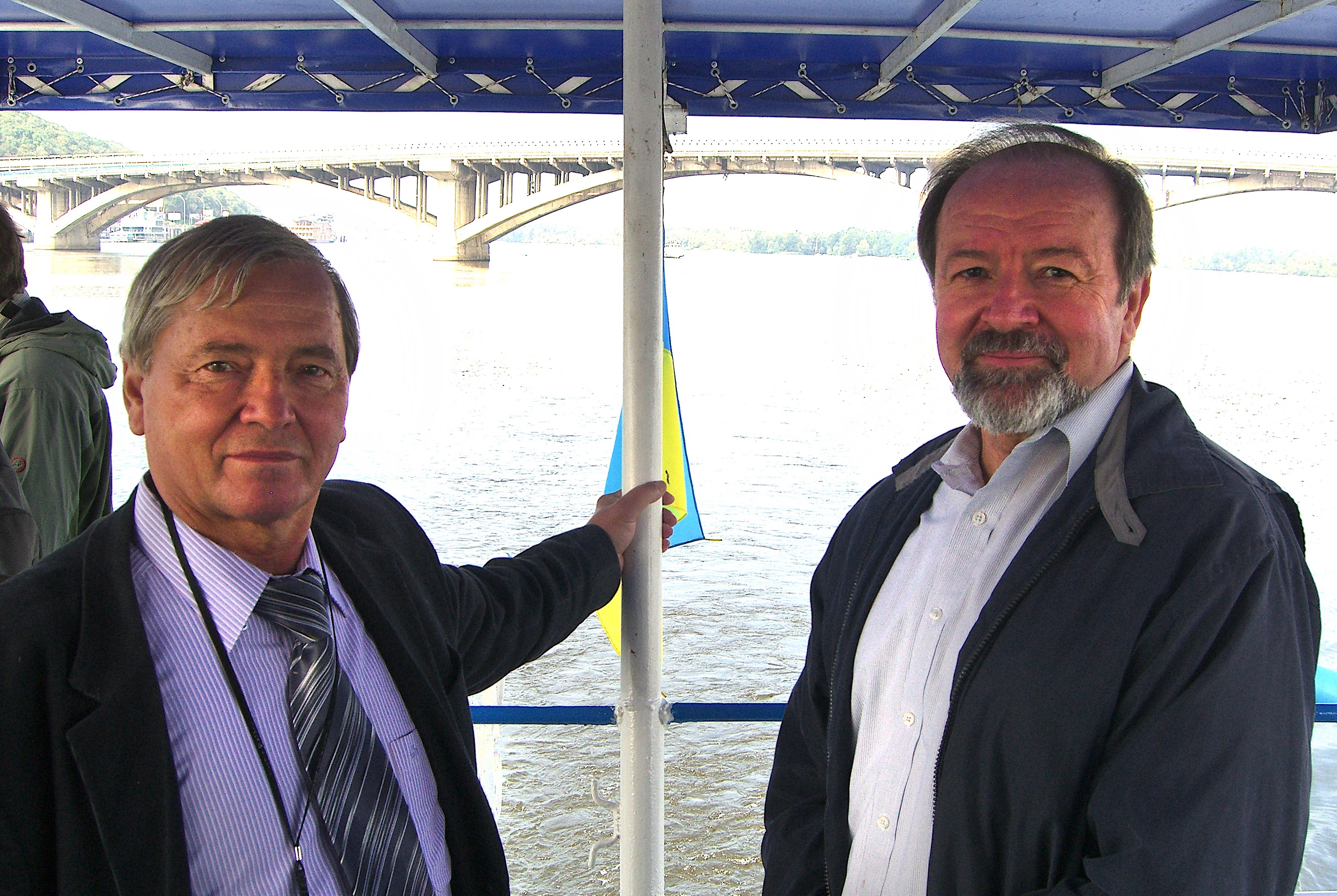 Теодор Костюк з Климом Чурюмовим на Дніпрі в Києві. 2010 р.