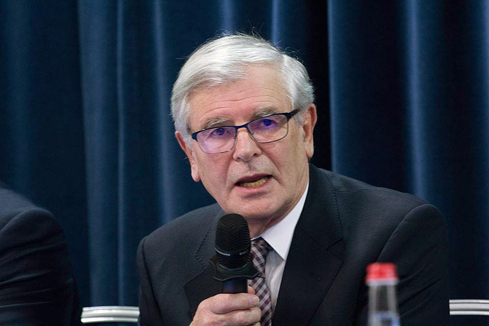 Роджер Сінглтон Роджер Сінглтон