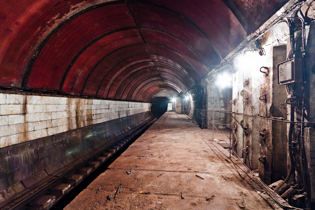 Бічний зал станції «Львівська брама» Бічний зал станції «Львівська брама»