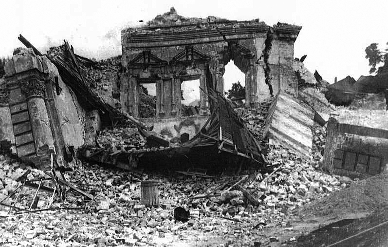 14 августа 1937 г. Михайловский собор после разрушения большевиками