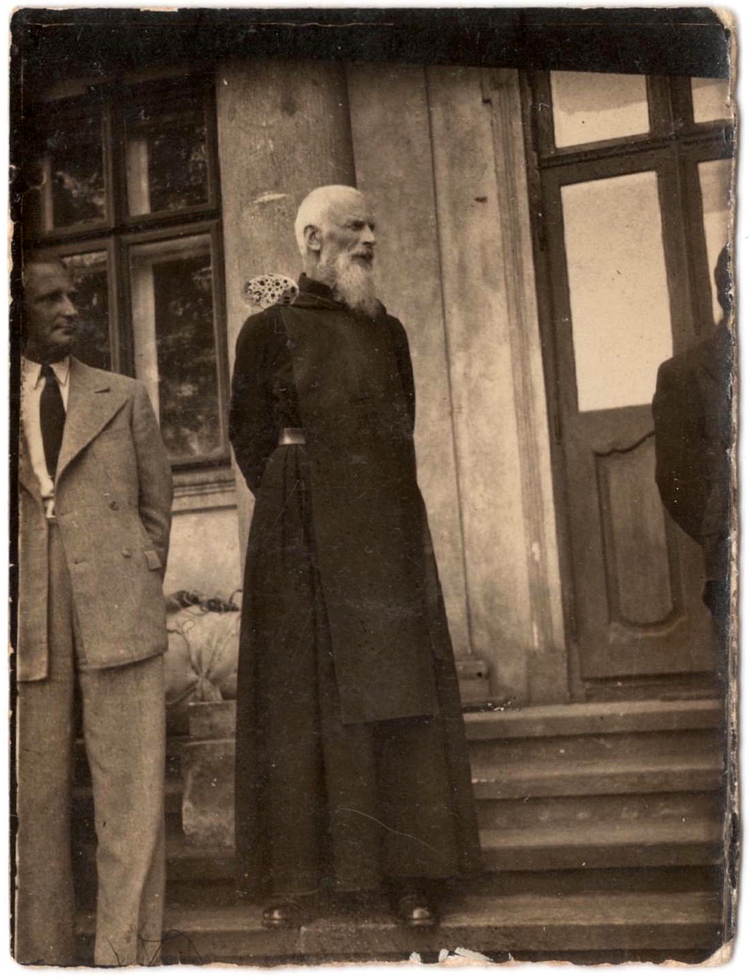 10. Отець Климентій. Унів, 30-ті рр.. ХХ ст.. Фото зі збірки Андрія Захарківа-Олійника 10. Отець Климентій. Унів, 30-ті рр.. ХХ ст.. Фото зі збірки Андрія Захарківа-Олійника