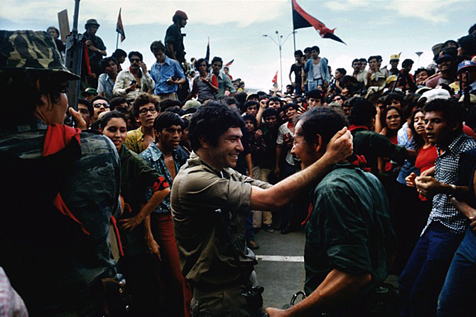 Сандинисты празднуют свою победу в Манагуа