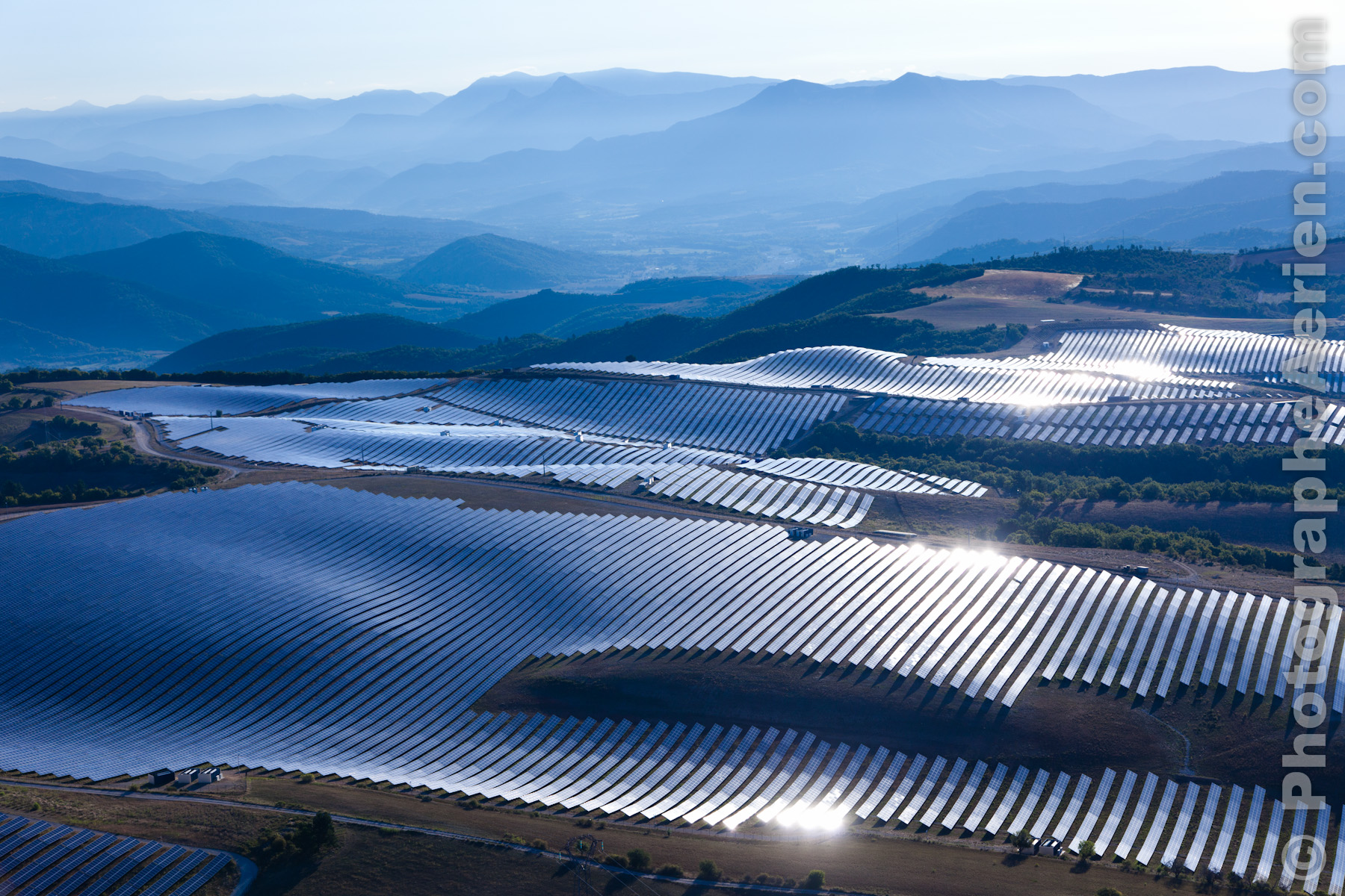Энергетика кнр становится чистой все быстрее. Солнечные электростанции Южной Кореи. Солнечная электростанция в провинции цинхай, Китай. Солнечные электростанции Франции. Солнечная электростанция Datong, Китай.