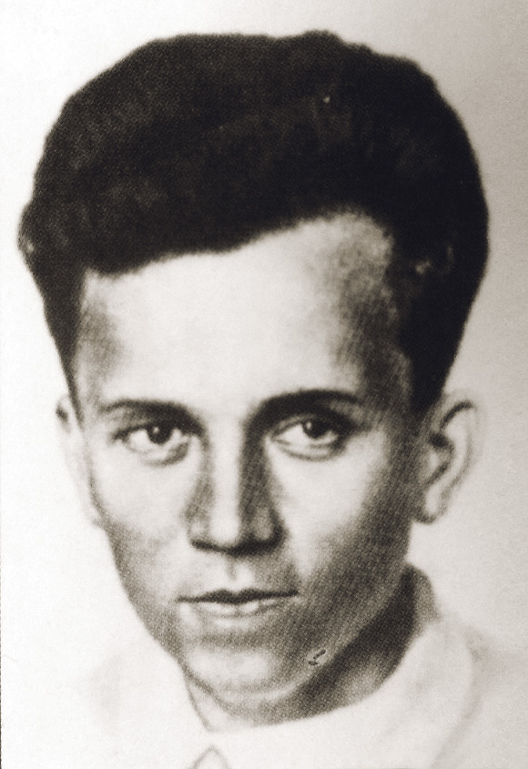 Николаю Островскому — 21 год Николаю Островскому — 21 год