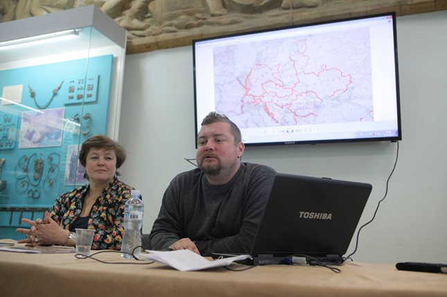 Кирилj Галушко презентує проекти Likбезу
в Національному музеї історії України Кирилj Галушко презентує проекти Likбезу
в Національному музеї історії України