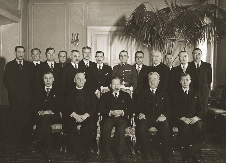 Кабинет министров Литвы. В центре сидит Антанас Смятона, 4 января 1939 г. Кабинет министров Литвы. В центре сидит Антанас Смятона, 4 января 1939 г.