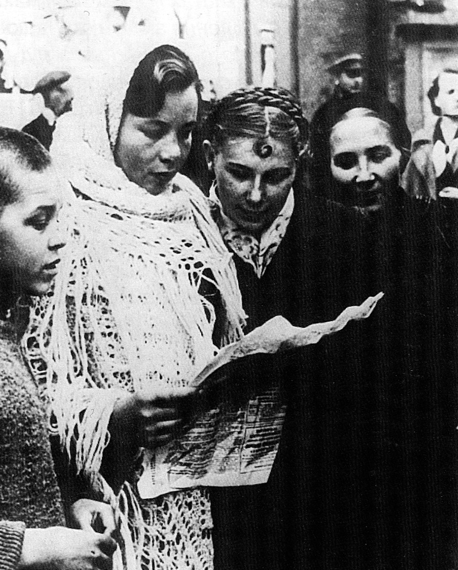 Распространение «Україського слова» на улицах Киева. 4 октября 1941 г. Распространение «Україського слова» на улицах Киева. 4 октября 1941 г.