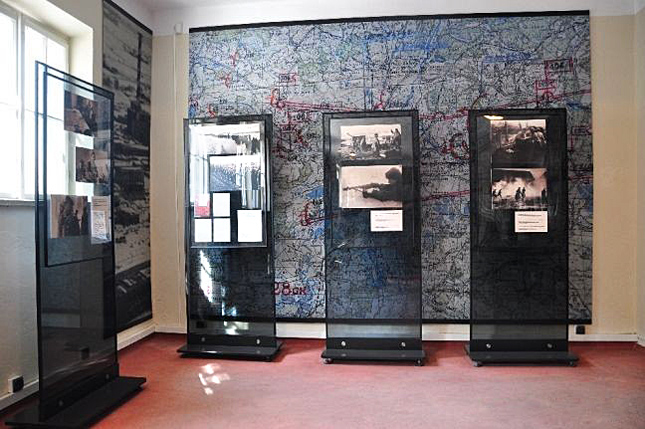 Фрагмент російської виставки у музеї «Аушвіц-Біркенау». Сучасний вигляд. Фрагмент російської виставки у музеї «Аушвіц-Біркенау». Сучасний вигляд.