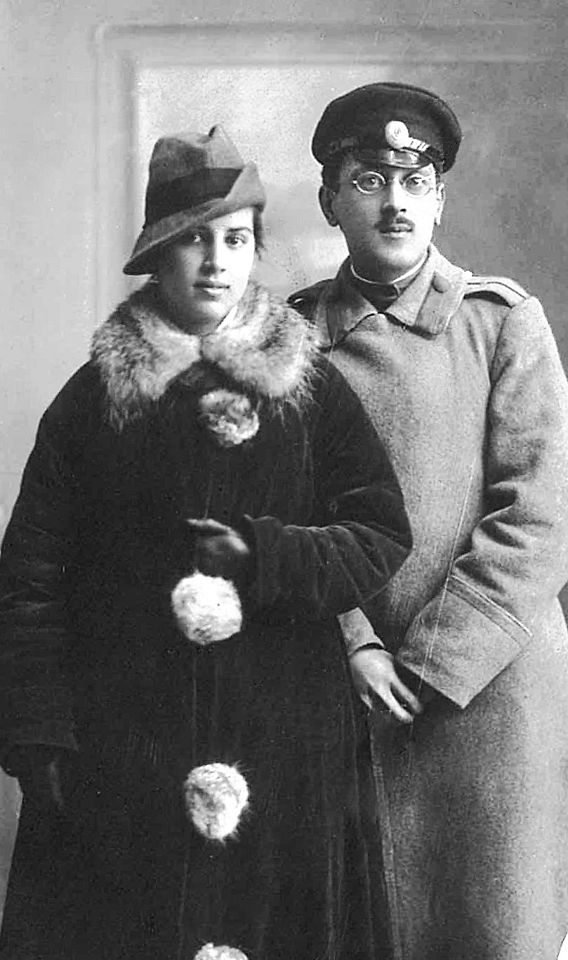 С сестрой Марией 30 ноября 1917 г., Изюм. Последнее прижизненное фото Зарудного С сестрой Марией 30 ноября 1917 г., Изюм. Последнее прижизненное фото Зарудного