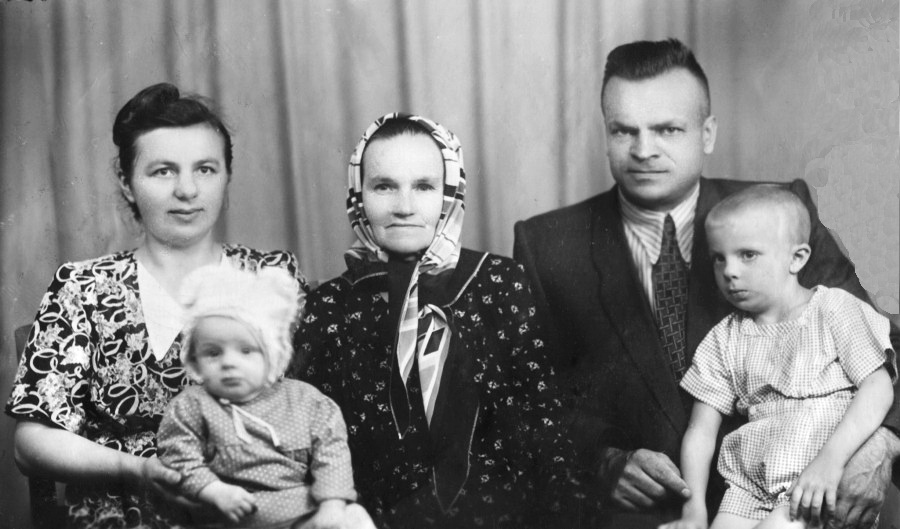 Олекса Гірник з родиною