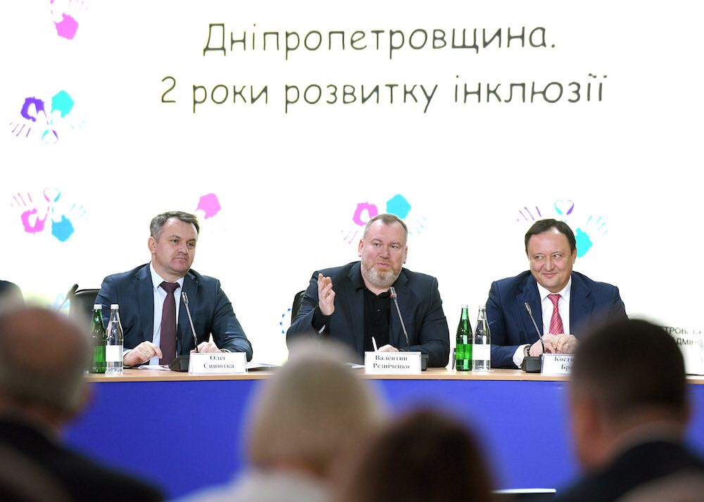 Валентин Резніченко (в центрі) Валентин Резніченко (в центрі)