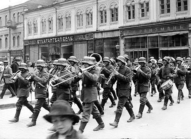 Немецкий оркестр Киев 1918 год. Немецкий оркестр Киев 1918 год.