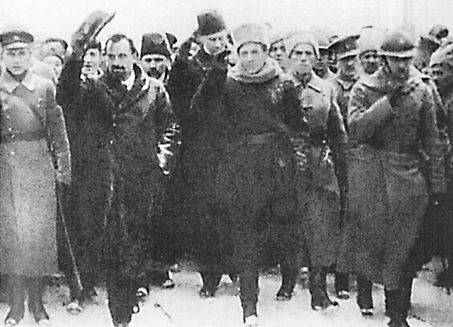 В.Винниченко и С.Петлюра в Киеве, декабрь 1918 г. В.Винниченко и С.Петлюра в Киеве, декабрь 1918 г.