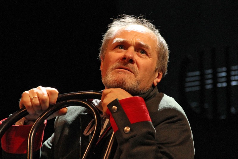 «Завжди один» (Театр імені Лесі Українки)