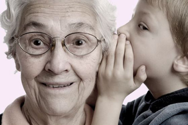Учёные доказали, что бабушки любят внуков больше, чем детей