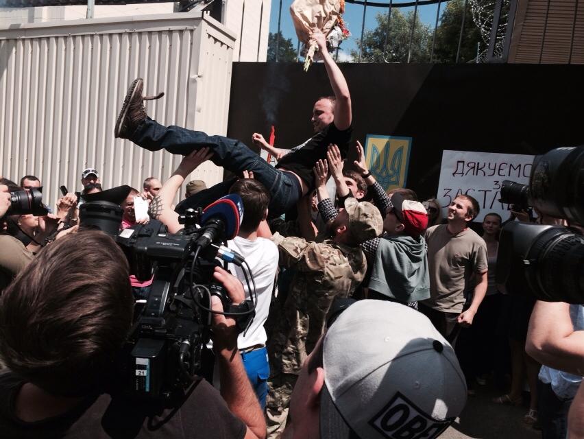 Друзі Поліщука вітають його звільнення з ізолятора