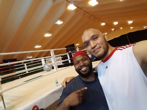 Джонатон Бенкс і спаринг-партнер Кличка Марат Джуманалієв