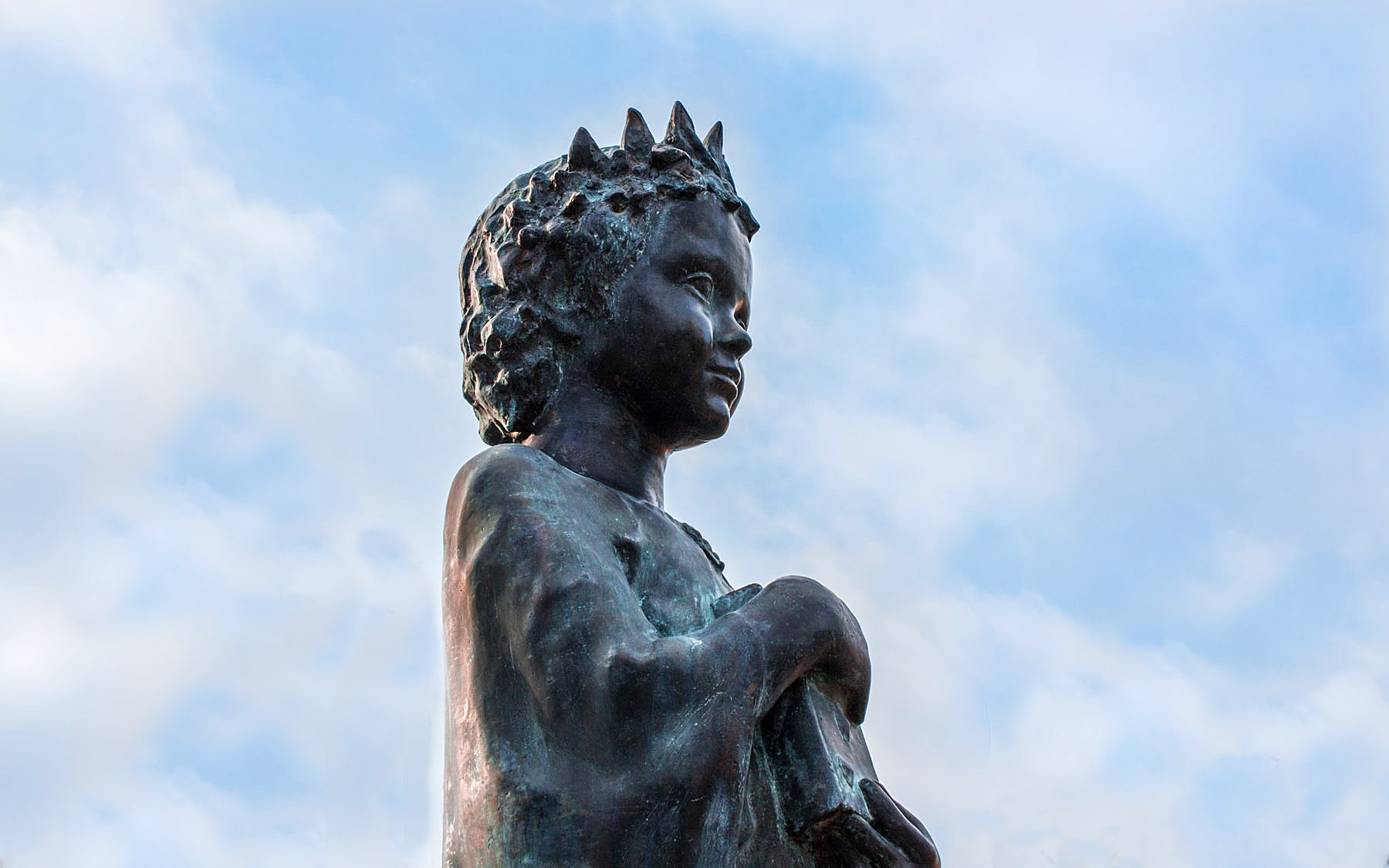 Пам'ятник Анні Ярославні у Києві