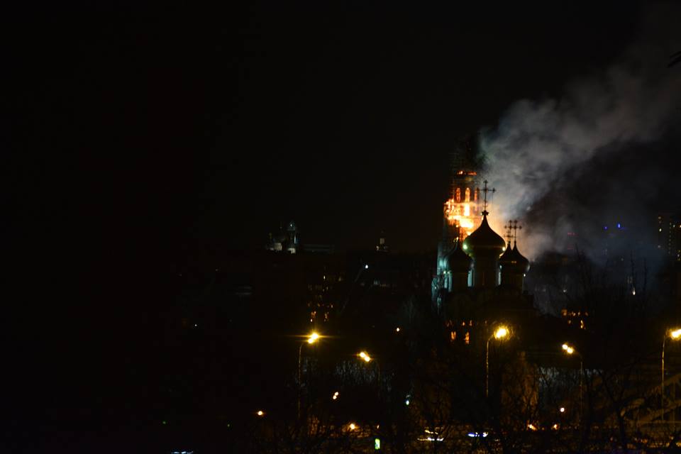 У Москві загорілася дзвіниця Новодівочого монастиря У Москві загорілася дзвіниця Новодівочого монастиря