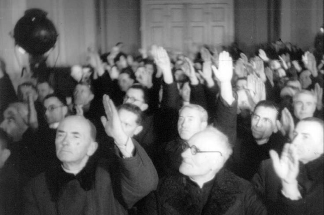 Учасники «собору» під час голосування Учасники «собору» під час голосування