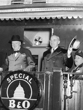 У. Черчилль і Г.Трумен відбувають потягом з Вашингтону до Фултону. Березень 1946 р. У. Черчилль і Г.Трумен відбувають потягом з Вашингтону до Фултону. Березень 1946 р.