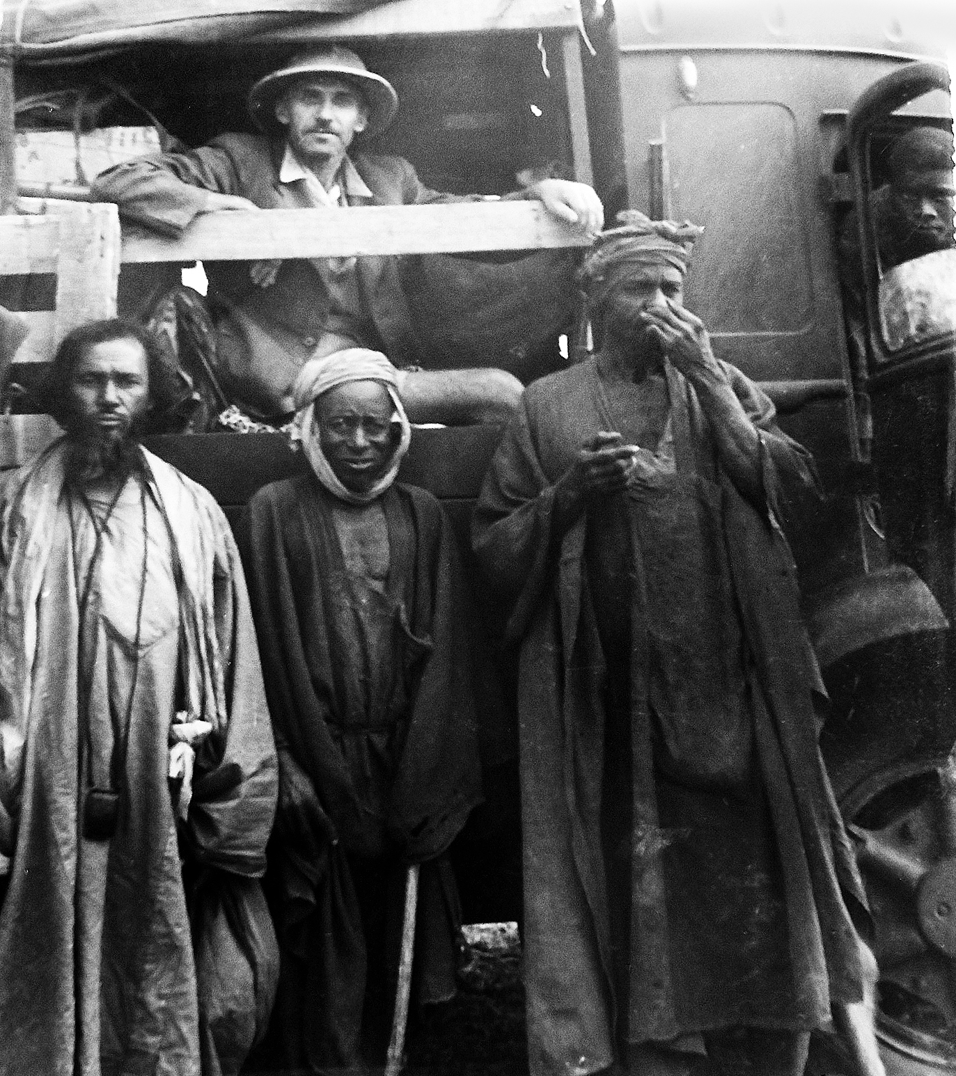 Юрій Шумовський на околицях Сахари з друзями-пелями