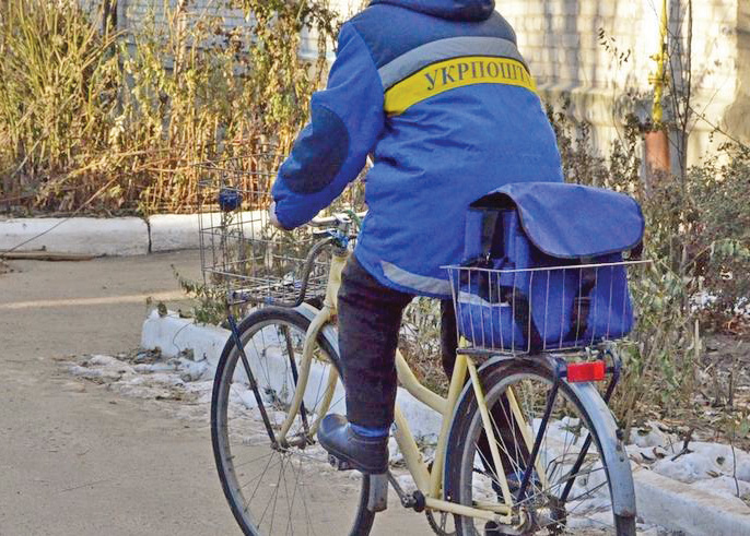 Пенсіонерам відкриють пенсійні картки - 10 тисяч листонош можуть втратити  роботу