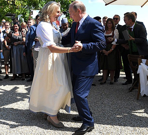 Карін Кнайсль та Володимир Путін Карін Кнайсль та Володимир Путін