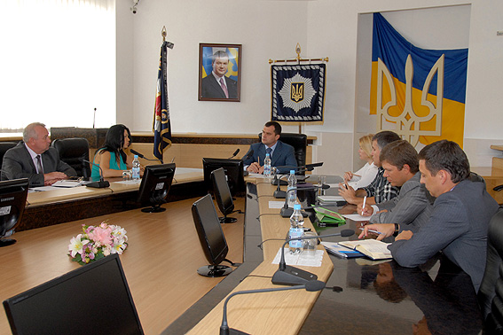 Захарченко встретился с депутатами и пообещал выйти к журналистам