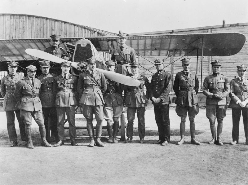 Американські пілоти перед демобілізацією. Львів. 1921 рік Американські пілоти перед демобілізацією. Львів. 1921 рік