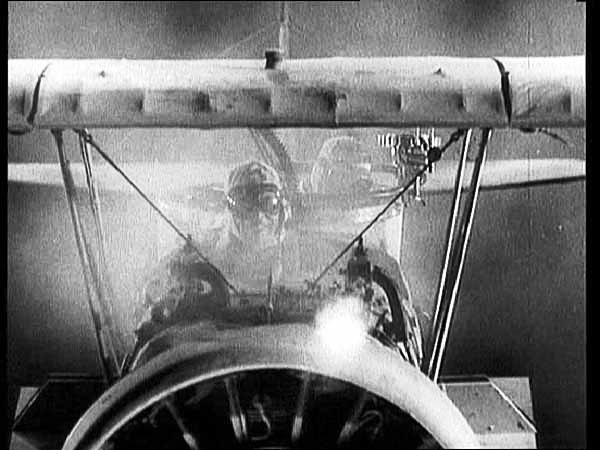 Меріан Купер за штурвалом літака під час зйомок фільму Кінг Конг. 1933 рік Меріан Купер за штурвалом літака під час зйомок фільму Кінг Конг. 1933 рік