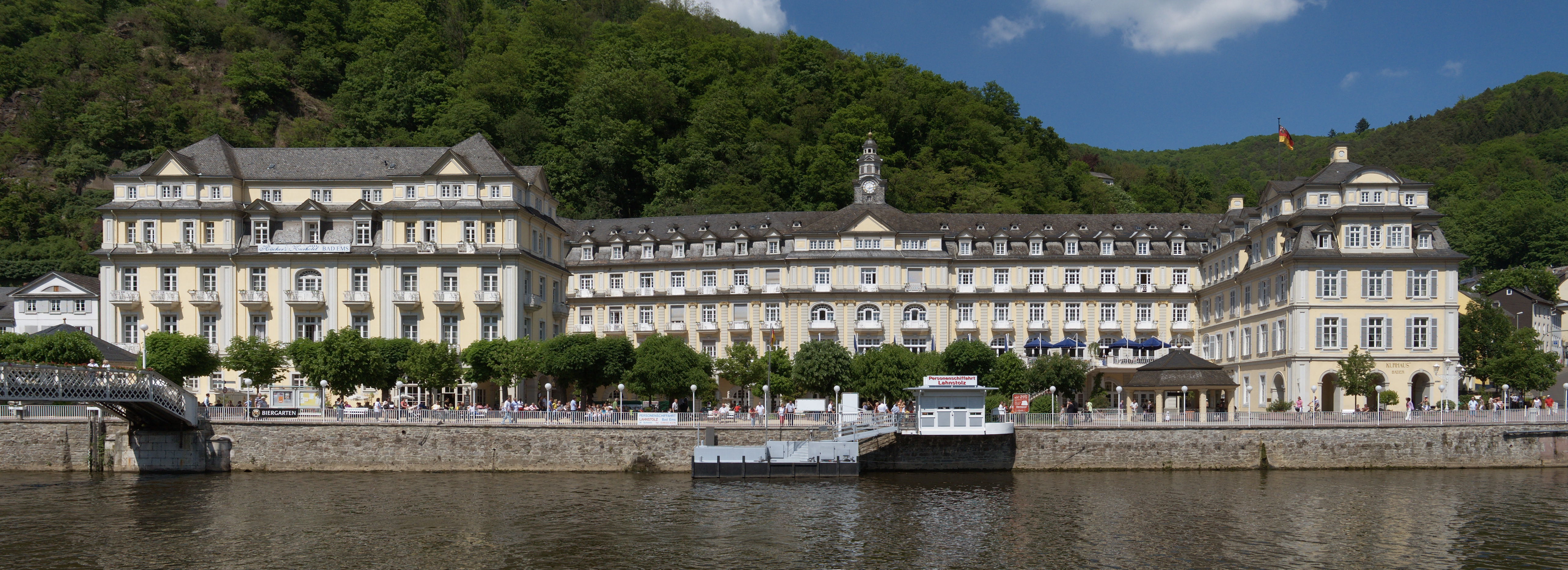 Сучасний спа-готель Курхаус (Kurhaus), вид з річки,  2010 р.